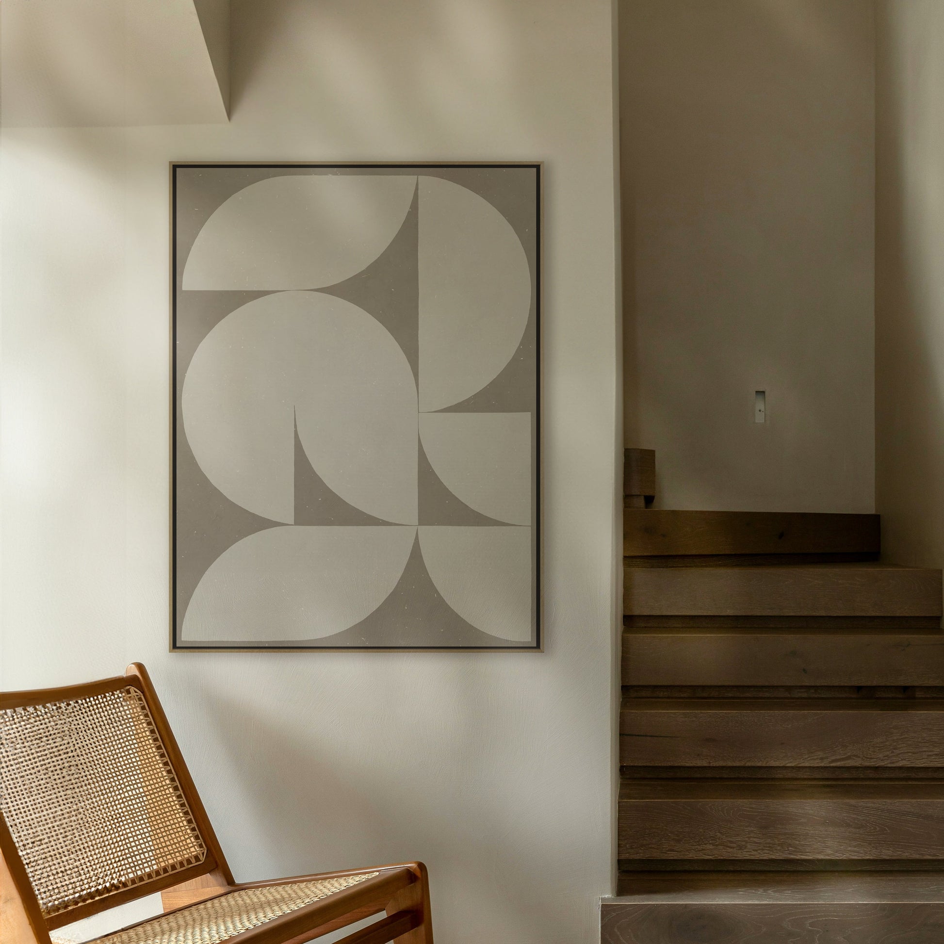 Tableau vertical au design Bauhaus, signé Kupko, associant formes géométriques et équilibre visuel pour une touche artistique moderne.