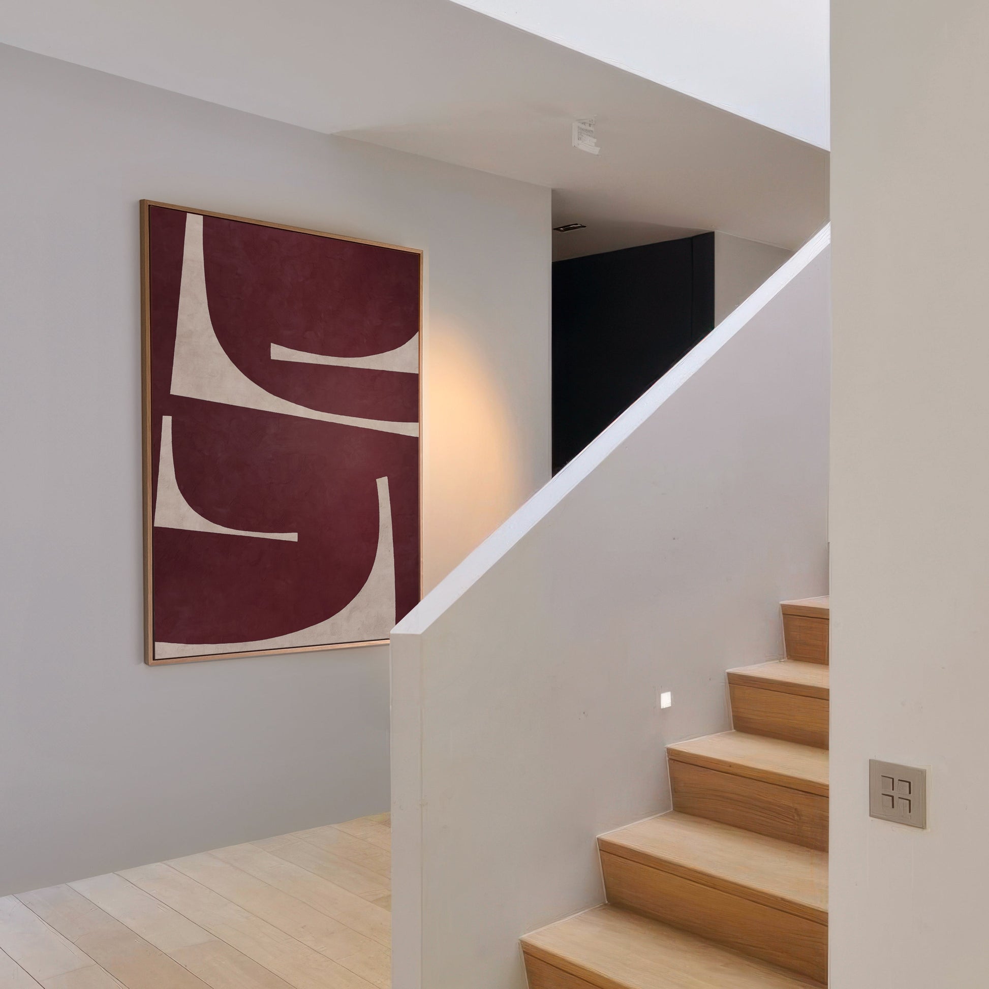 Grand tableau Kupko dans un hall contemporain à l'ambiance chaleureuse