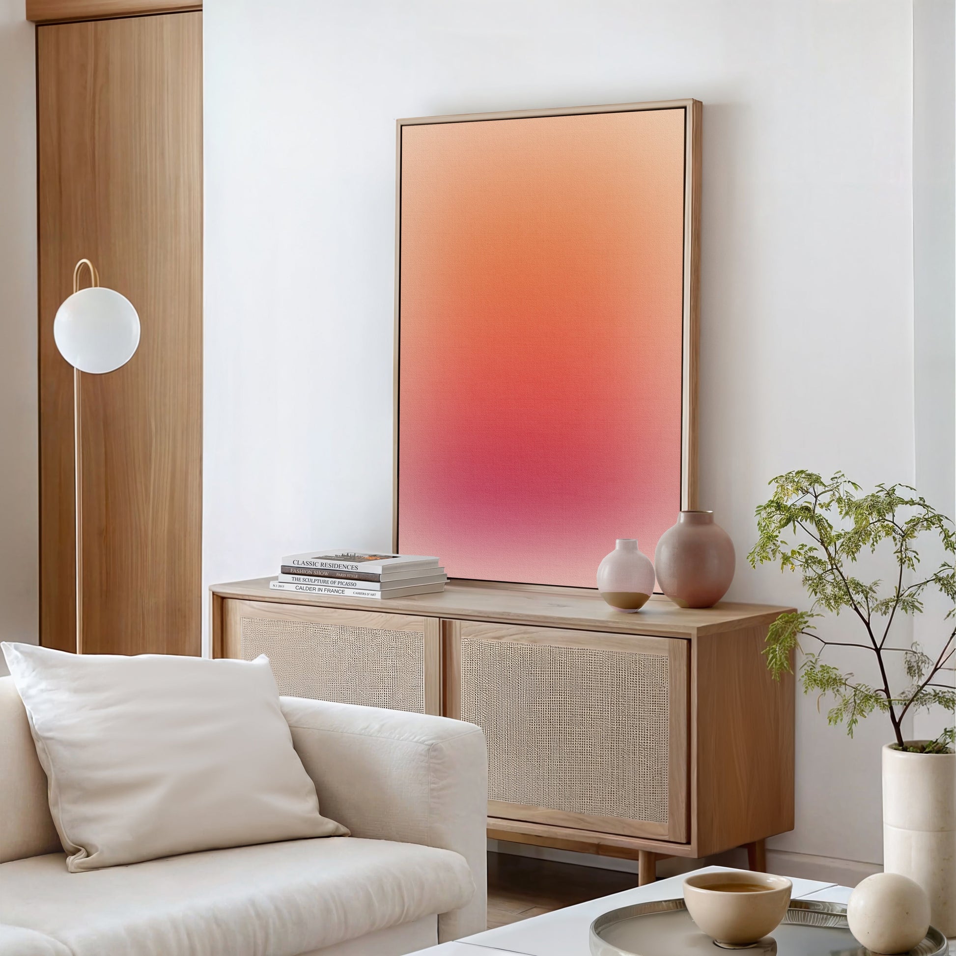 Tableau Tam posé contre un mur blanc, cadre naturel, ambiance lumineuse